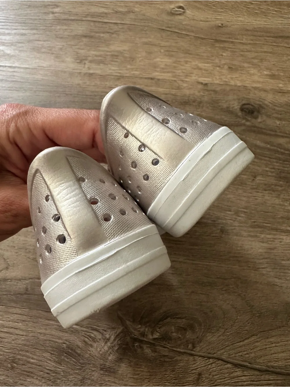 wonder nation Kids Slip-On Water Shoes in Metallic